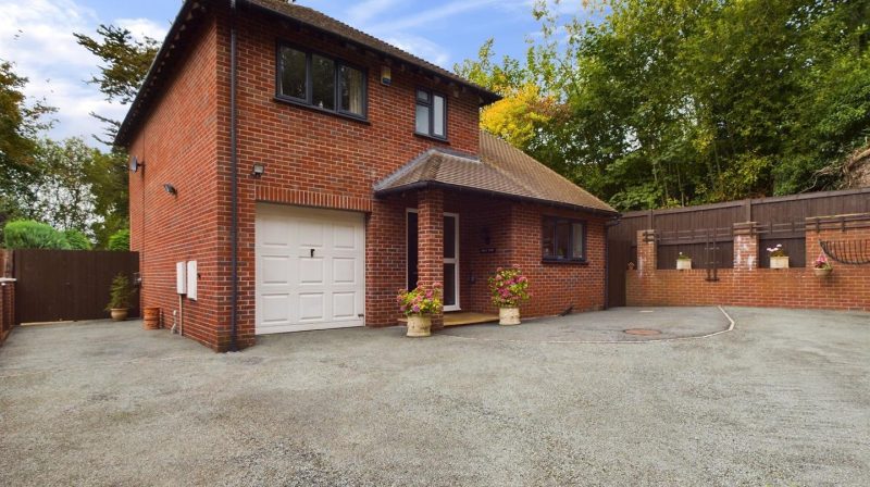 Hilltop 53 Glentworth Gardens, Oswestry, SY10 9PY For Sale