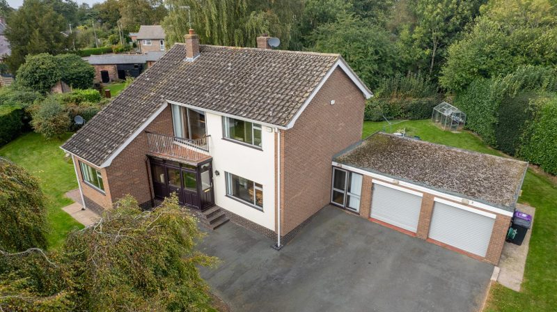 2 Stonehouse Drive, Oswestry, SY11 4HZ For Sale