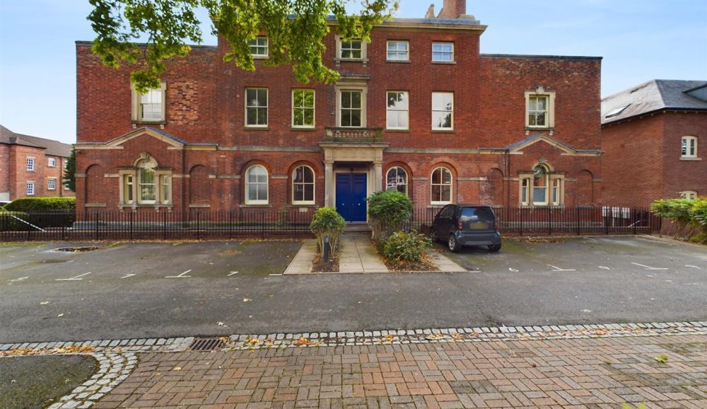 Flat 2, 158 The Monklands, Shrewsbury, SY2 6AP For Sale