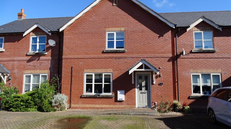 2 The Mews Roft Street, Oswestry, SY11 2FD For Sale