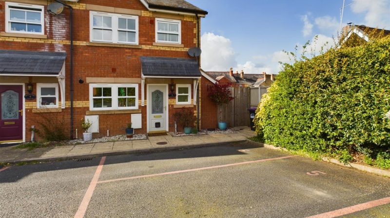 5 Queens Park Gardens Queens Road, Oswestry, SY11 2HZ For Sale
