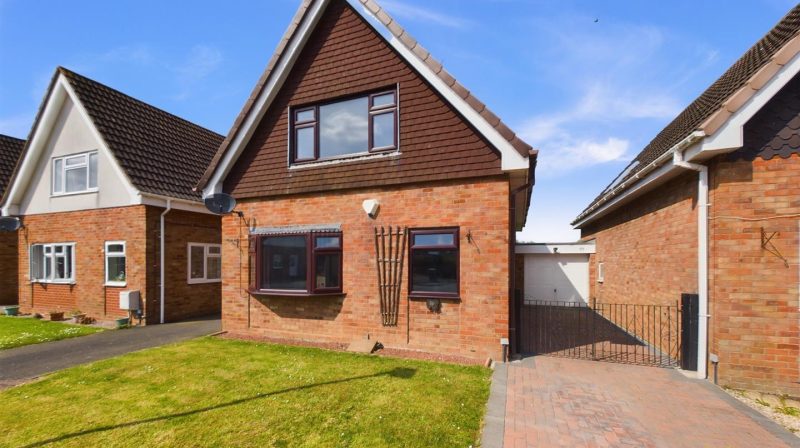 33 Somerset Way, Shrewsbury, SY4 5UP For Sale