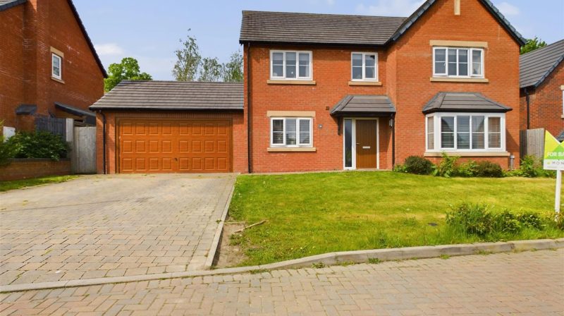 24 Kingfisher Way, Oswestry, SY10 9LX For Sale