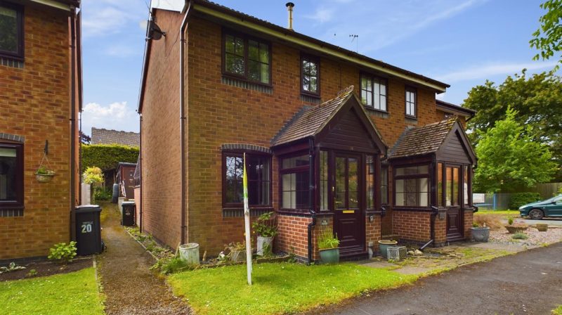 18 Orchard Drive, Oswestry, SY11 4LX For Sale