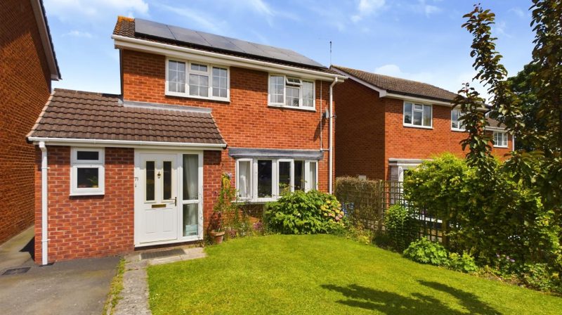 71 Bridge Way, Shrewsbury, SY4 4PG For Sale