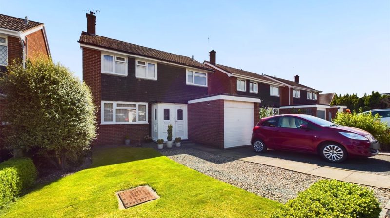 5 Yew Tree Close, Oswestry, SY11 4BB For Sale