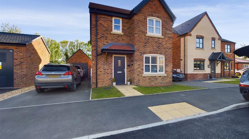 8 Holberton Way, Shrewsbury, SY4 2FR For Sale