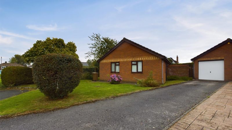 3 Oak Close, Oswestry, SY10 7TL For Sale