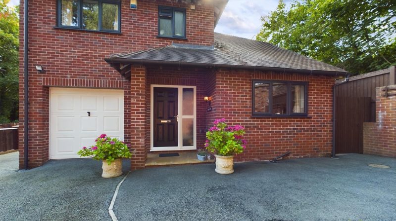 Hilltop 53 Glentworth Gardens, Oswestry, SY10 9PY SSTC