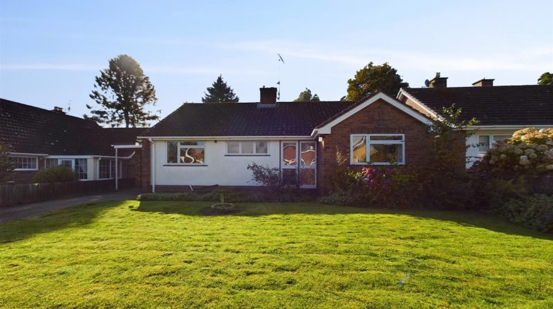 5 Hampton Close, Oswestry, SY11 1SL For Sale