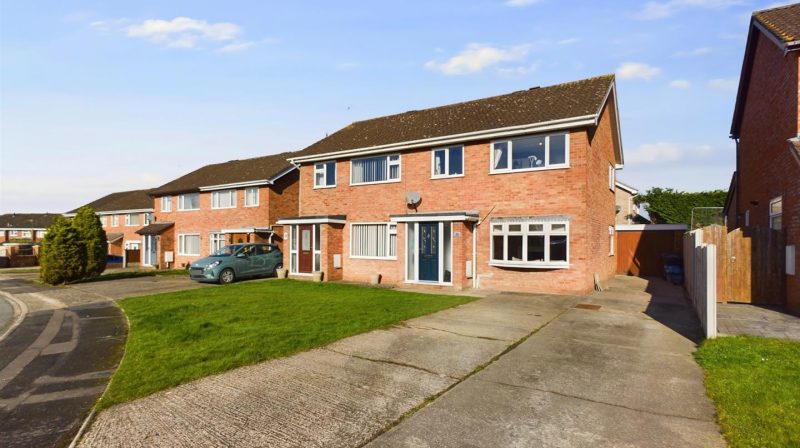 11 Kingfisher Close, Shrewsbury, SY1 4TW For Sale