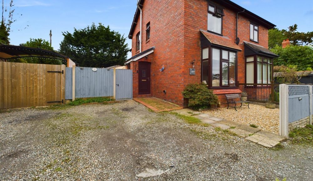 2 Green Villas St. Martins Road, Oswestry, SY11 3PG For Sale