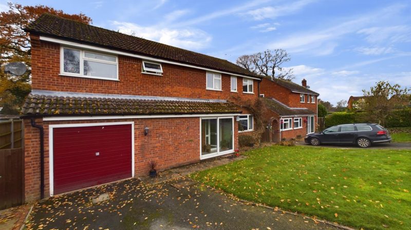 15 Oak Tree Drive, Shrewsbury, SY3 0LP For Sale