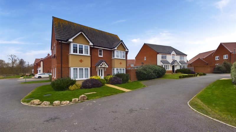 64 Whinberry Drive, Shrewsbury, SY5 8QN For Sale