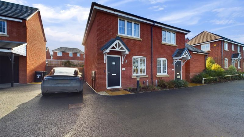 5 Cooke Drive, Shrewsbury, SY2 6GJ For Sale