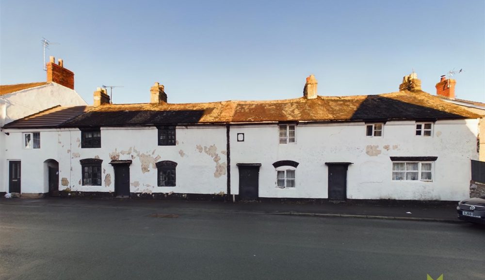 4-5 Old Whittington Road, Oswestry, SY11 3JE For Sale