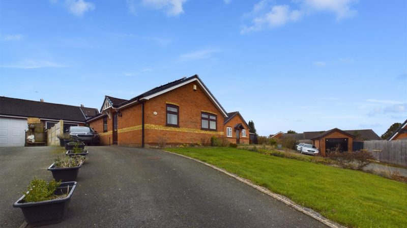6 Heather Bank, Oswestry, SY11 3PT For Sale