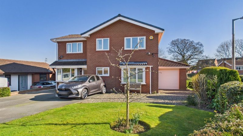 2 Breidden Close, Oswestry, SY11 1TT For Sale