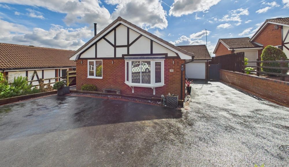 29 Hampton Fields, Oswestry, SY11 1TL For Sale