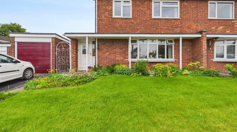 9 Preshenlle Lane, Oswestry, SY10 7UB For Sale