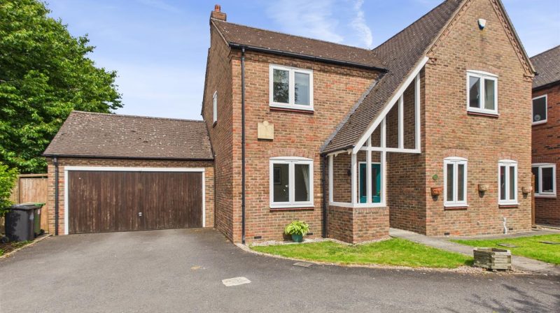 3 Hatchetts Close, Shrewsbury, SY4 5TP For Sale