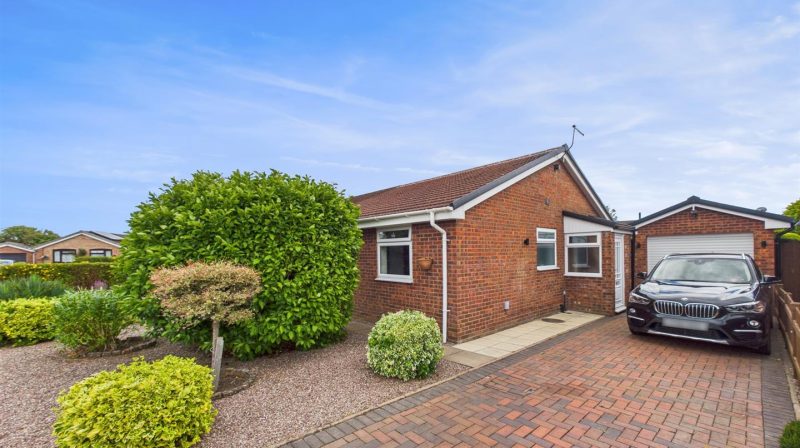 8 Meadow Close Trentham Road, Shrewsbury, SY4 5HP For Sale 8 Meadow Close Trentham Road, Shrewsbury, SY4 5HP For Sale
