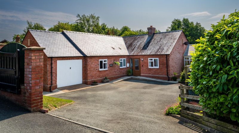 Maes-y-Camlas Mountain View, Llanymynech, SY22 6PX SSTC Maes-y-Camlas Mountain View, Llanymynech, SY22 6PX SSTC