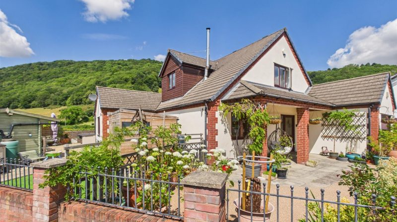 13 Golfa Close, Welshpool, SY21 8EZ For Sale 13 Golfa Close, Welshpool, SY21 8EZ For Sale