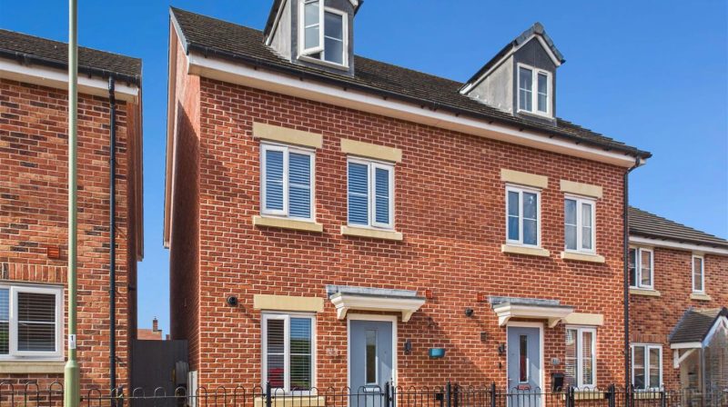 15 Ceiriog Way, Oswestry, SY11 3FE For Sale