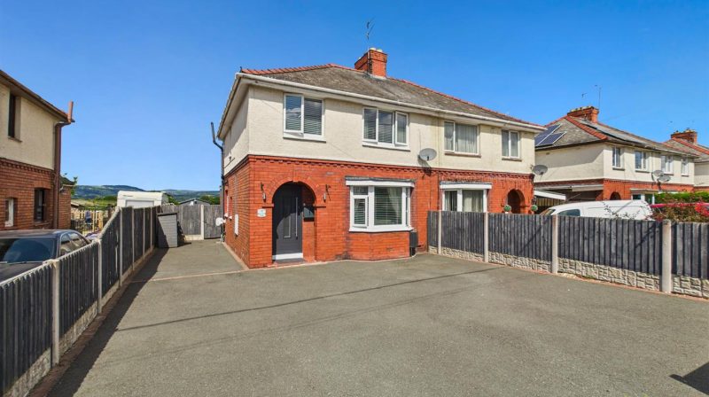 19 Garden Village, Oswestry, SY11 3AU For Sale