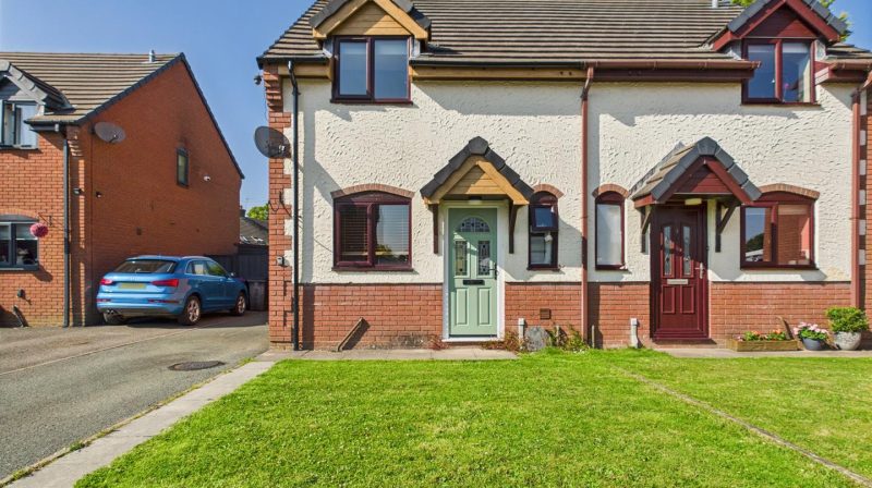 5 Martins Field, Oswestry, SY10 9EP For Sale