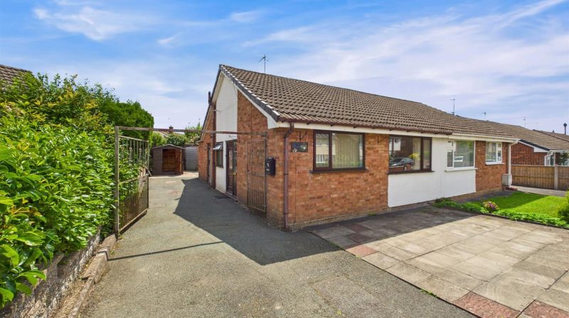 12 Bridgeman Road, Oswestry, SY11 2JR SSTC 12 Bridgeman Road, Oswestry, SY11 2JR SSTC