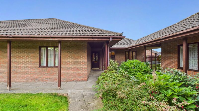 17 Meadowbrook Court Twmpath Lane, Oswestry, SY10 7HD For Sale 17 Meadowbrook Court Twmpath Lane, Oswestry, SY10 7HD For Sale