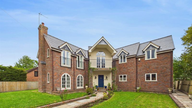 19 Baytree Close, Oswestry, SY11 3QQ For Sale