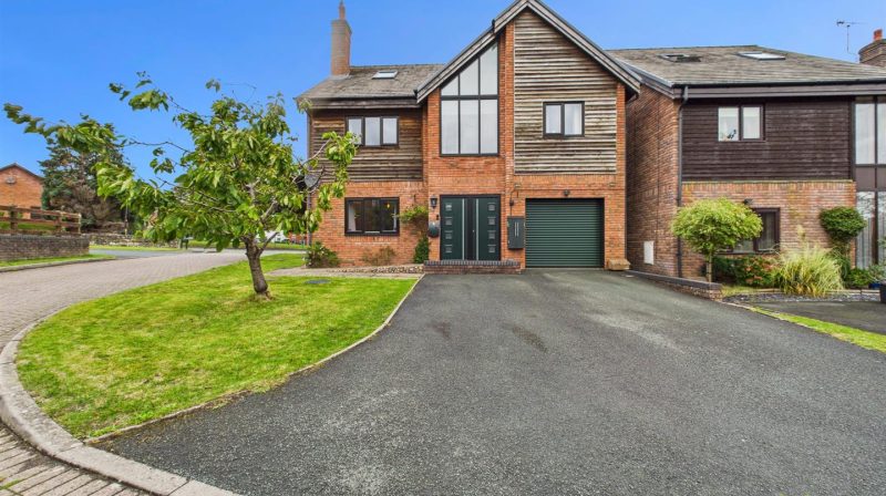 1 Oswalds Close, Oswestry, SY11 2TD For Sale 1 Oswalds Close, Oswestry, SY11 2TD For Sale