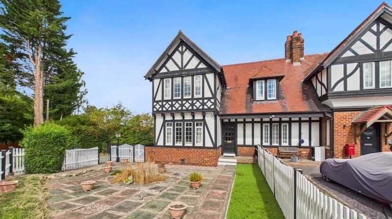 1 Station Avenue, Wrexham, LL14 5LU For Sale 1 Station Avenue, Wrexham, LL14 5LU For Sale