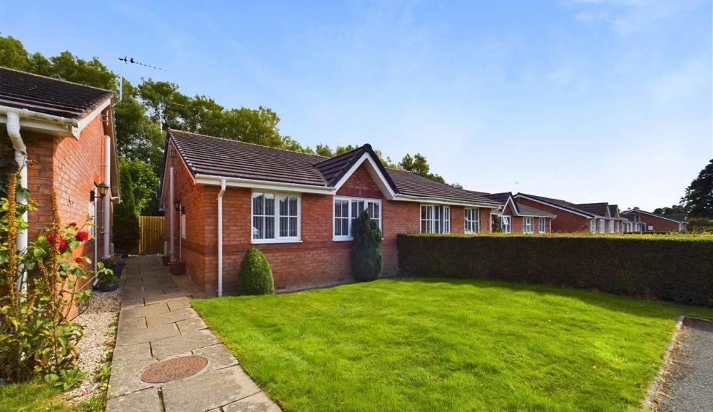 47 Fernhill Lane, Oswestry, SY11 3PP For Sale