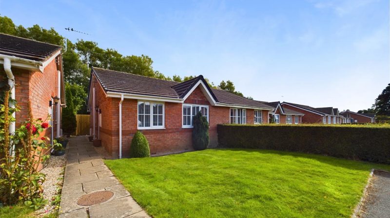 47 Fernhill Lane, Oswestry, SY11 3PP For Sale 47 Fernhill Lane, Oswestry, SY11 3PP For Sale