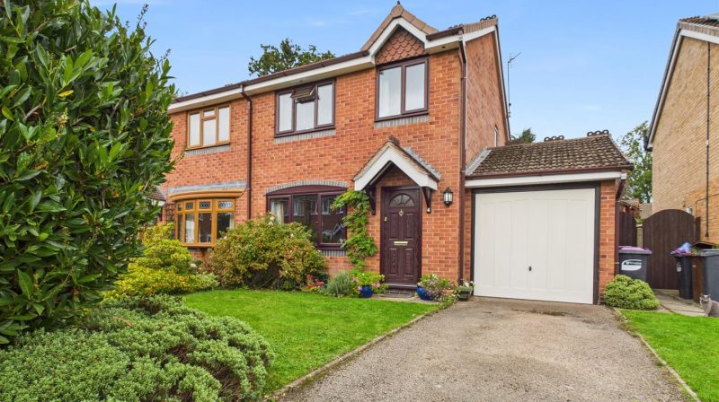 4 Nursery Close, Oswestry, SY11 4LZ For Sale 4 Nursery Close, Oswestry, SY11 4LZ For Sale