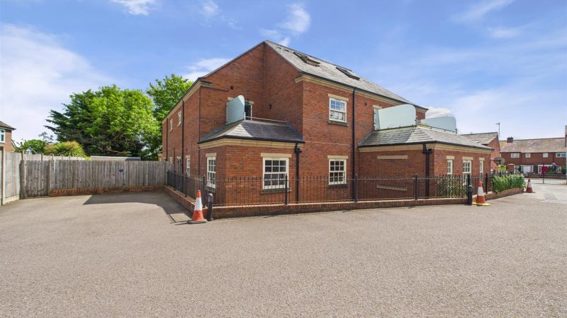 The Penthouse, 12 Stuart Court Copthorne Road, Shrewsbury, SY3 8NL To Let The Penthouse, 12 Stuart Court Copthorne Road, Shrewsbury, SY3 8NL To Let