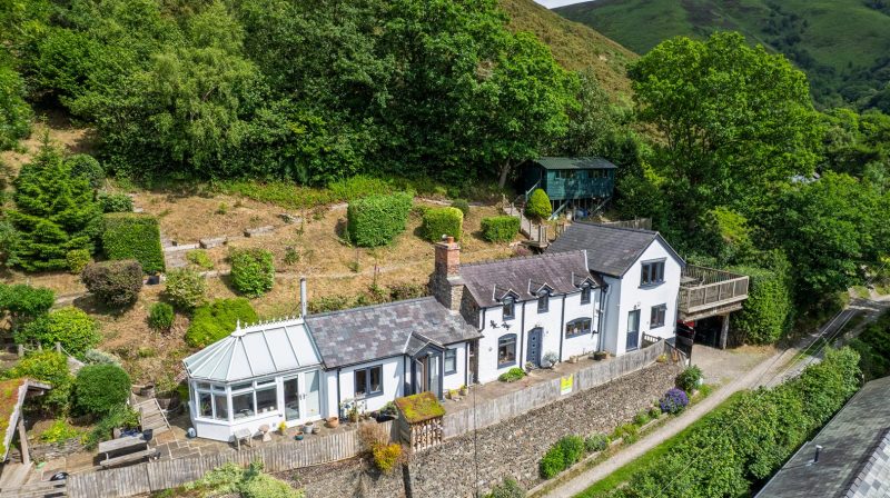 10 Perkins Beach Dingle, Shrewsbury, SY5 0PE For Sale