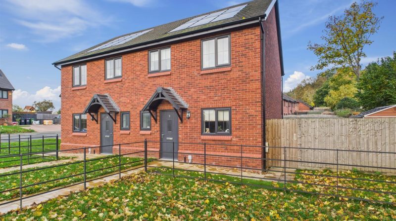 2 Stonehouse Close, Shrewsbury, SY4 1FH For Sale 2 Stonehouse Close, Shrewsbury, SY4 1FH For Sale