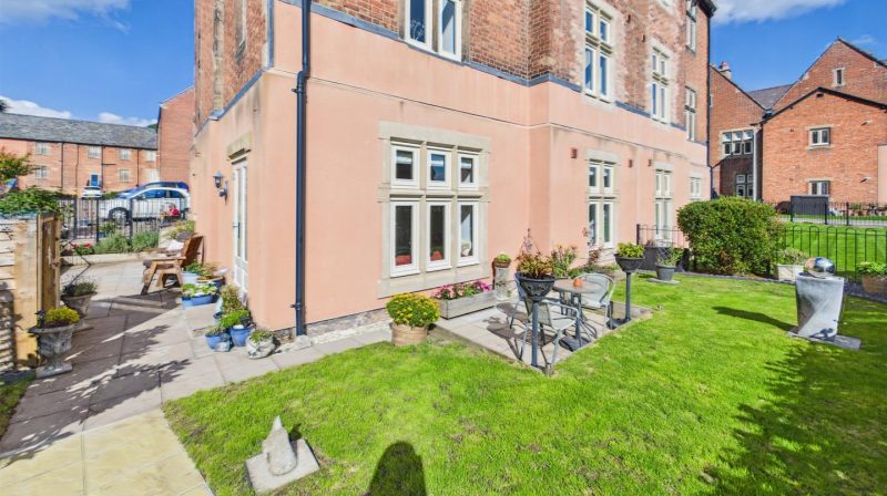 37 The Furlongs, Shrewsbury, SY3 5FU For Sale