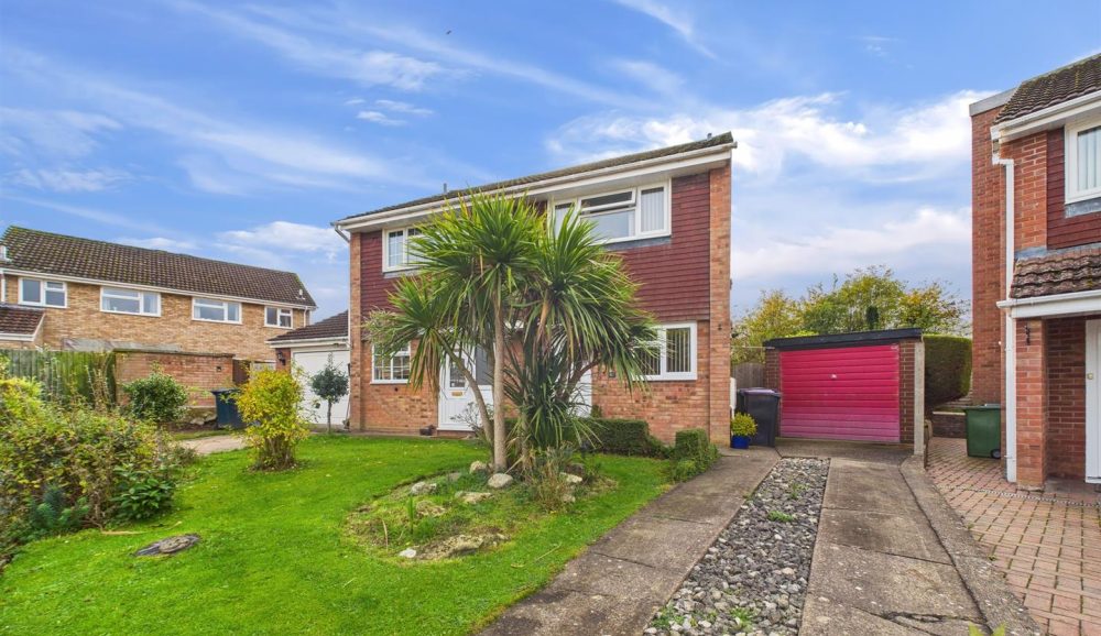 61 Brookfield, Shrewsbury, SY3 0LR For Sale