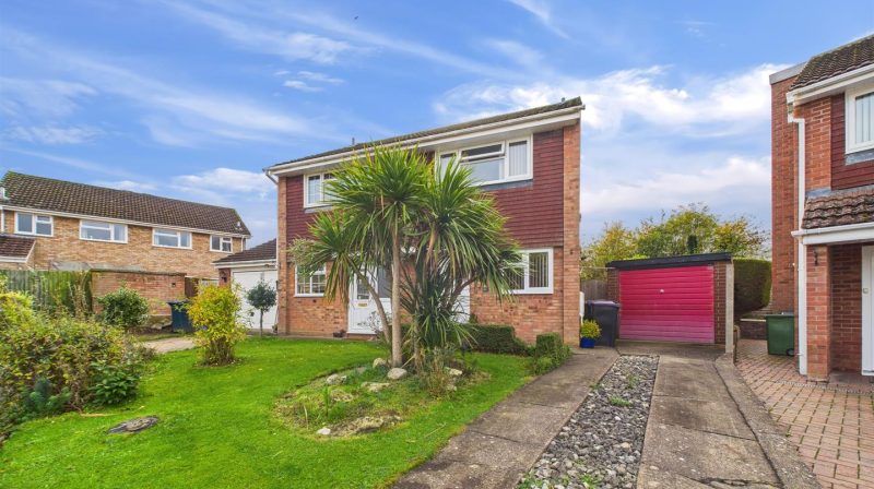61 Brookfield, Shrewsbury, SY3 0LR For Sale