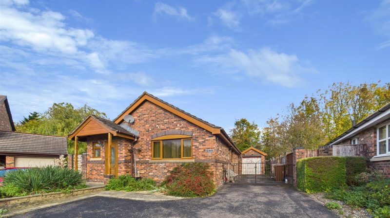 2 Rhyd Galed, Oswestry, SY11 3NY For Sale