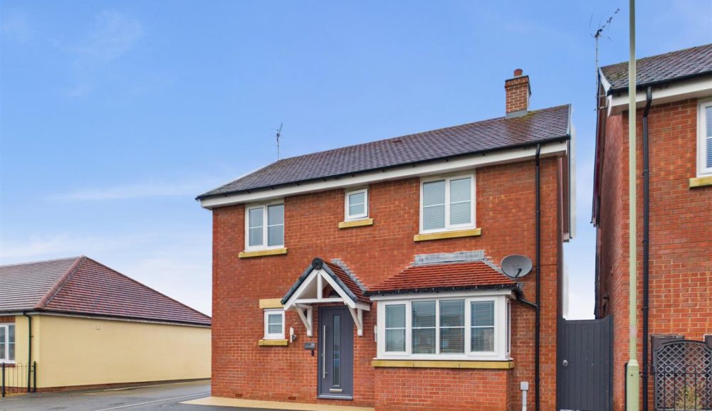 26 Hollands Drive, Oswestry, SY11 3FG For Sale