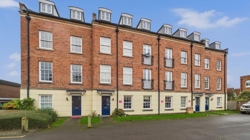 7 Belgravia Court Abbey Foregate, Shrewsbury, SY2 6BW For Sale