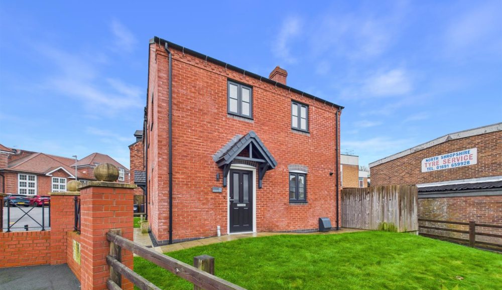 31 Holbache Road, Oswestry, SY11 1RP For Sale 31 Holbache Road, Oswestry, SY11 1RP For Sale