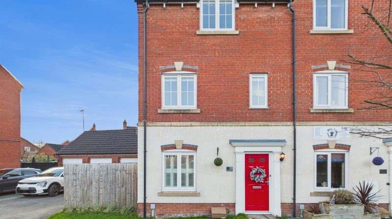 12 Weaver Close, Oswestry, SY11 2NW For Sale